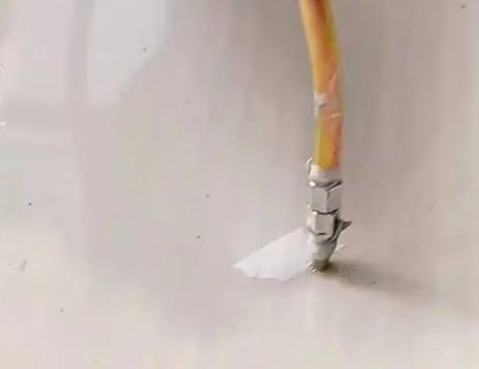 恭城瓷砖空鼓维修公司专业解答在瓷砖铺贴过程中，如果使用的砂料过粗（如全部使用了粗砂），可能会导致以下问题